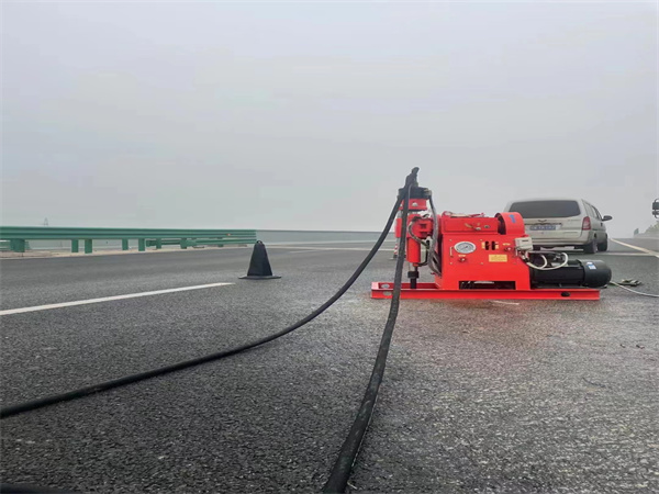 老城镇马路路基路面开裂下沉注浆加固灌浆